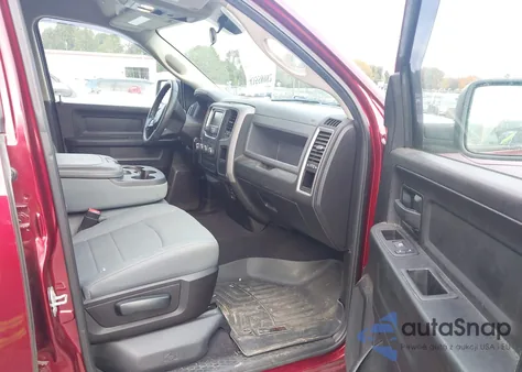 2019 Ram 1500 Classic Express 4X4 6'4 Box из США, поврежденный, VIN 1C6RR7FT4KS626611